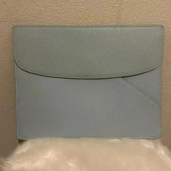 THE TABLET SLEEVE PEBBLE Clutch Flap Bag - Picture 3 of 6